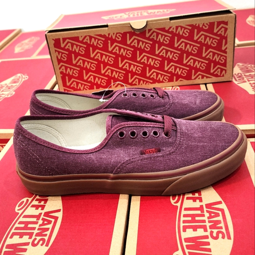 Vans OFF THE WALL Classic Skateboard Shoe,unisex M 7, W8.5, Maroon Burgundy Gum